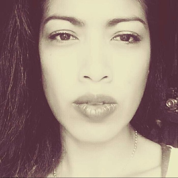 Meet your Posher, Gabriela - Picture 1 of 1